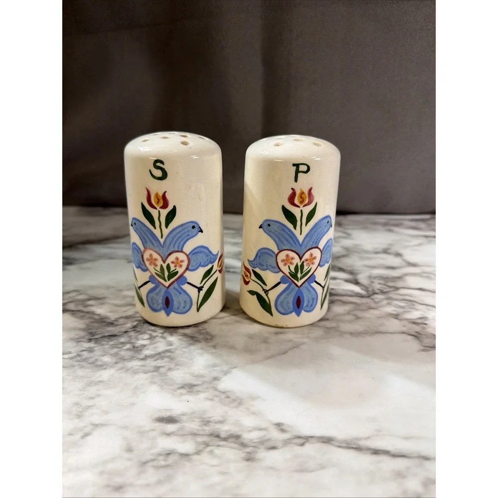 VTG SALT &‎ PEPPER SHAKER CERAMIC W/BLUEBIRD~ DUTCHMAN 4.25